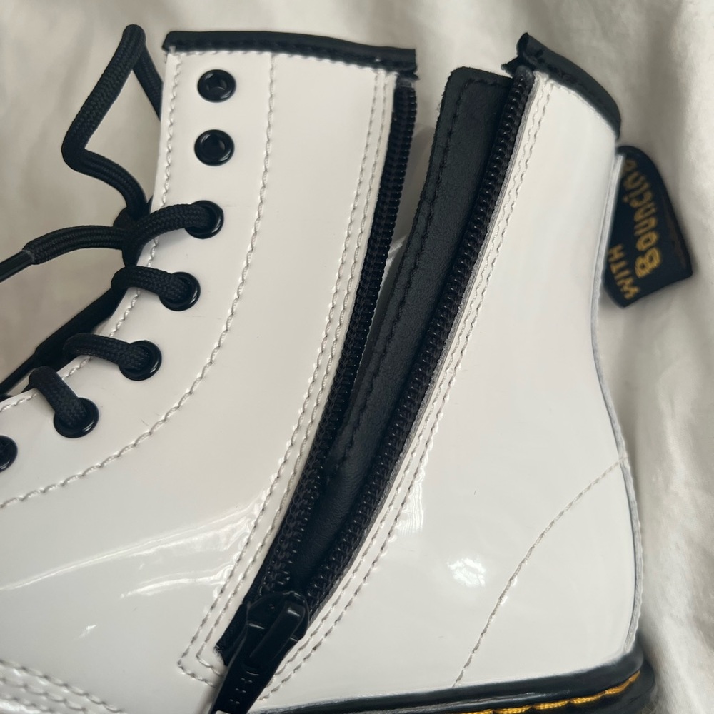 Dr. Martens Kids White and Black Boots - Picture 5 of 16